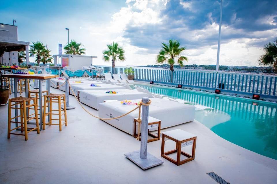 Washingtonia Villa Near Sitges Каньельес Экстерьер фото